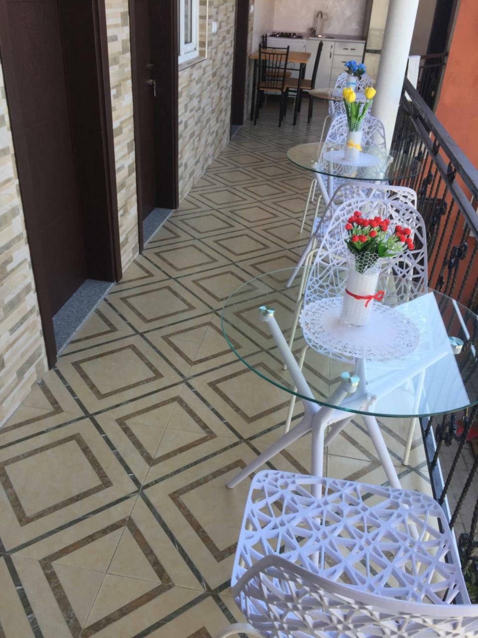 Nikas Guest House Batumi Exterior foto